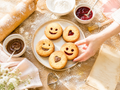Smileys de Linz à la pâte à tartiner – biscuits sablés faits maison – Crousti'Biscuits